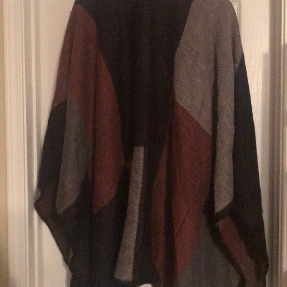 Cape - Picture 2 of 2